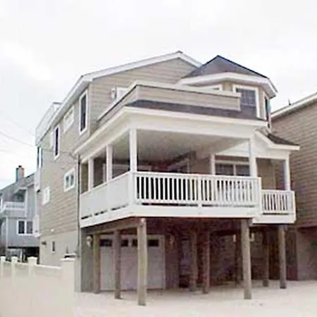 Ocean Block, Single Family, Rooftop Deck, Beach Badges, Wifi, Ocean Views From Kitchen Master Bedroom Decks In This Reverse Living Ocean Block,
